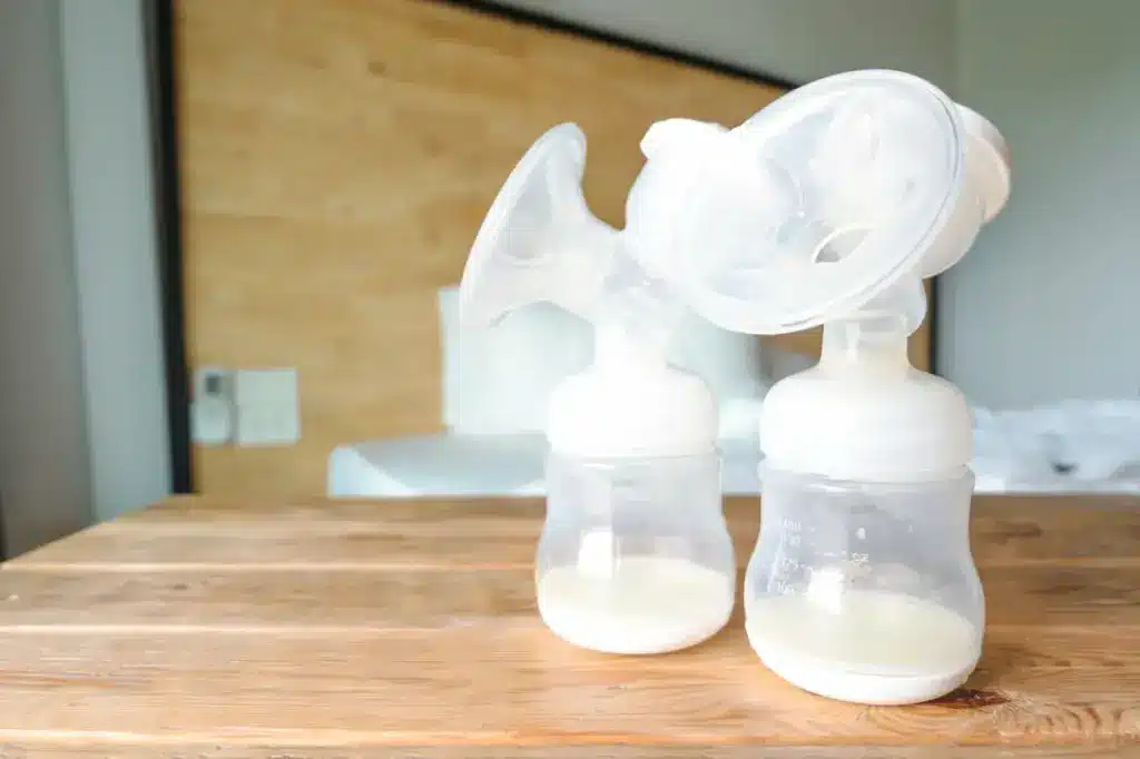Bottles of Automatic Breast Pumping 
